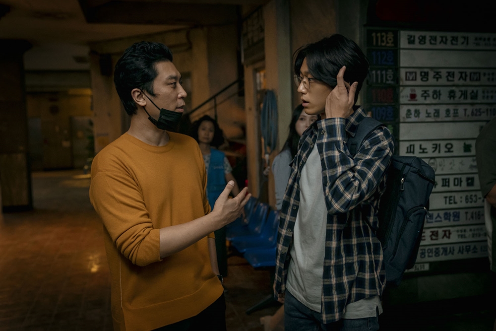 드라마 '스위트홈' 촬영 현장. 이응복 감독(왼쪽), 이도현. 사진 넷플릭스