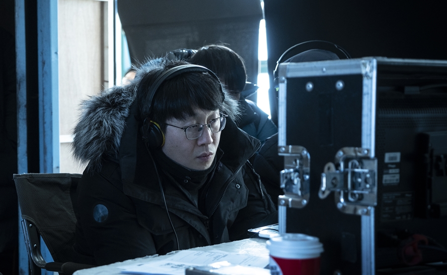 영화 '귀문' 촬영 현장. 심덕근 감독. 사진 CJ CGV