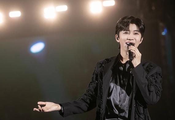 <b>임영웅</b>, <b>자작곡</b>으로 더블 <b>싱글</b> '온기' 꽉 채웠다