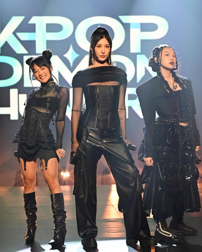 지난해 10월 미국 NBC ‘지미 팰런 쇼’에 출연한 '골든'의 주역 레이 아미, 이재, 오드리 누나.(왼쪽부터) 사진출처=‘지미 팰런 쇼’ 엑스