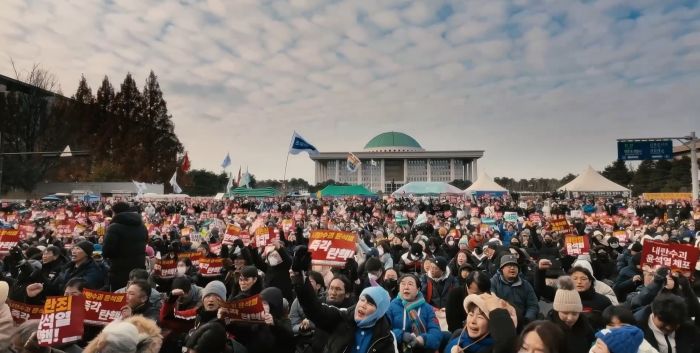 맥스무비 보도에 소개된 란 12.3 스틸 이미지
